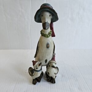 Tii Collection Holiday Duck With Babies Figurine Resin Christmas Decor 12 Inches